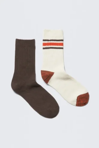 2er-Pack gerippte Crew-Socken – einfarbig braun & cremefarben mit Print