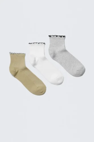 3er-Pack kurze Socken mit Rüschenrand – Beige/Weiß/Grau