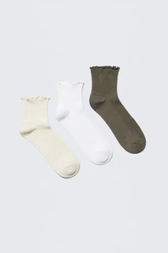3er-Pack Socken mit Rüschenrand – Hellbeige/Weiß/Khaki-Grün 3er-Pack Socken mit Rüschenrand – Hellbeige/Weiß/Khaki-Grün