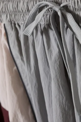 A-Linien-Minirock aus Nylon mit Colour-Blocking – Grau/Rosa/Rot