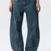 Abell Mid Rise Regular Barrel Jeans – Gnarly Blue – Mittelblau Abell Mid Rise Regular Barrel Jeans – Gnarly Blue – Mittelblau