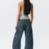 Abell Mid Rise Regular Barrel Jeans – Gnarly Blue – Mittelblau Abell Mid Rise Regular Barrel Jeans – Gnarly Blue – Mittelblau