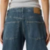 Abell Mid Rise Regular Barrel Jeans – Gnarly Blue – Mittelblau Abell Mid Rise Regular Barrel Jeans – Gnarly Blue – Mittelblau