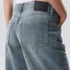 Ample Low-Rise-Jeans mit lockerer Passform und weitem Bein – Gloria Blue – Mittelblau Ample Low-Rise-Jeans mit lockerer Passform und weitem Bein – Gloria Blue – Mittelblau