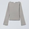 Annie Langarmshirt mit U-Boot-Ausschnitt – Grau Annie Langarmshirt mit U-Boot-Ausschnitt – Grau