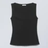 Annie Rib Top mit U-Boot-Ausschnitt – Schwarz Annie Rib Top mit U-Boot-Ausschnitt – Schwarz
