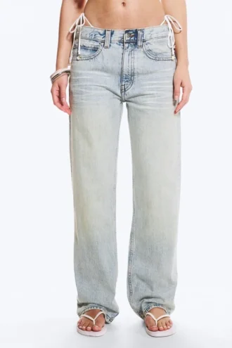 Anti Unisex-Jeans mit niedriger Taille, geradem Schnitt und normaler Passform – Hellblau | Cheap Monday GB Anti Unisex-Jeans mit niedriger Taille, geradem Schnitt und normaler Passform – Hellblau | Cheap Monday GB