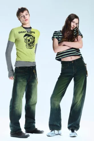 Anti Unisex-Jeans mit niedriger Taille, geradem Schnitt und normaler Passform – Marinegrün – Grün | Cheap Monday GB Anti Unisex-Jeans mit niedriger Taille, geradem Schnitt und normaler Passform – Marinegrün – Grün | Cheap Monday GB