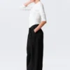 Asymmetrische Anzughose mit weitem Bein – Schwarz Asymmetrische Anzughose mit weitem Bein – Schwarz