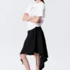 Asymmetrischer Midi-Wickelrock mit mittlerer Leibhöhe – Schwarz Asymmetrischer Midi-Wickelrock mit mittlerer Leibhöhe – Schwarz