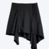 Asymmetrischer Midi-Wickelrock mit mittlerer Leibhöhe – Schwarz Asymmetrischer Midi-Wickelrock mit mittlerer Leibhöhe – Schwarz