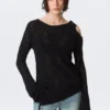 Asymmetrischer Strickpullover mit gebundenen Schultern – Schwarz Asymmetrischer Strickpullover mit gebundenen Schultern – Schwarz