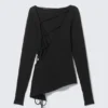 Asymmetrisches Langarmshirt mit gekreuztem Rücken – Schwarz Asymmetrisches Langarmshirt mit gekreuztem Rücken – Schwarz
