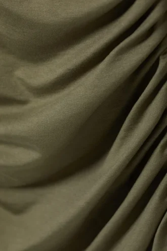 Asymmetrisches Lyocell-Oberteil mit fließendem Fall – Staubiges Khaki-Grün