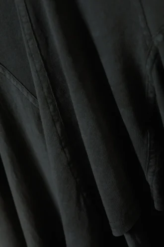 Asymmetrisches Midi-Kleid in gewaschener Optik – Schwarz Asymmetrisches Midi-Kleid in gewaschener Optik – Schwarz