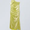 Asymmetrisches Midikleid mit Überlappung und Drapierung – Glänzendes Gelb Asymmetrisches Midikleid mit Überlappung und Drapierung – Glänzendes Gelb
