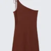 Asymmetrisches Minikleid mit Bindeband – Burgunderrot Asymmetrisches Minikleid mit Bindeband – Burgunderrot