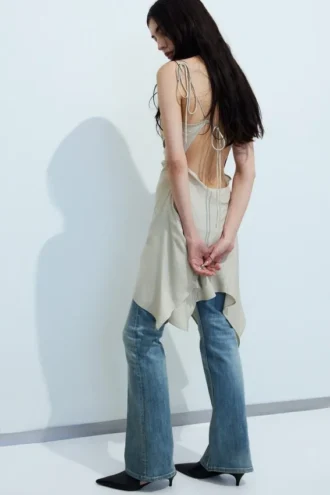 Asymmetrisches, ärmelloses Midi-Kleid mit Wasserfallausschnitt – Light Mole