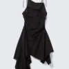 Asymmetrisches, ärmelloses Midikleid mit Cowl-Ausschnitt – Schwarz Asymmetrisches, ärmelloses Midikleid mit Cowl-Ausschnitt – Schwarz