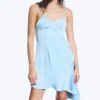 Asymmetrisches Satinkleid – Hellblau Asymmetrisches Satinkleid – Hellblau