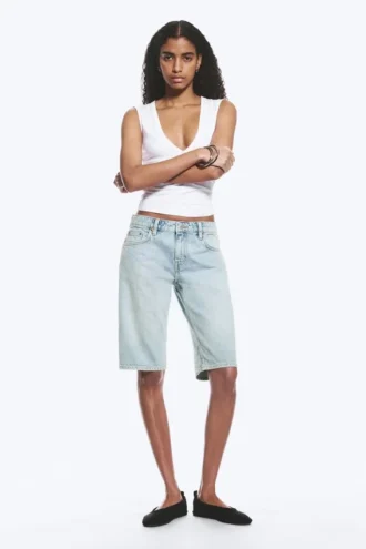 Atom Low-Rise-Jeansshorts in regulärer Länge – Dream Blue – Hellblau