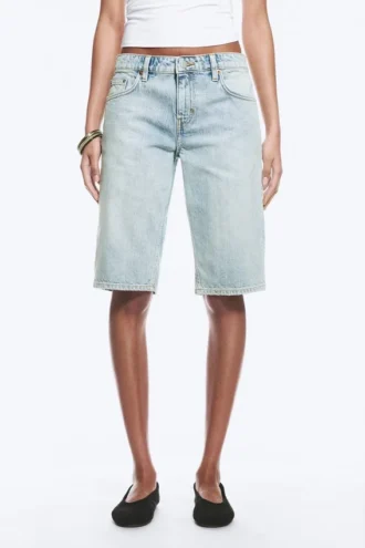 Atom Low-Rise-Jeansshorts in regulärer Länge – Dream Blue – Hellblau