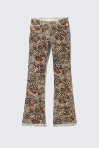 Ausgefranste Twill-Hose mit niedriger Taille – Paisley-Muster