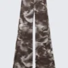 Ausgestellte bedruckte Mesh-Hose – Dunkelbraun – Unscharfes Blumenmuster