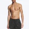 Bade-Shorts mit Print – Schwarz Bade-Shorts mit Print – Schwarz