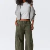 Baggy-Hose aus gewaschenem Canvas mit niedriger Leibhöhe – gewaschenes Dunkelkhaki