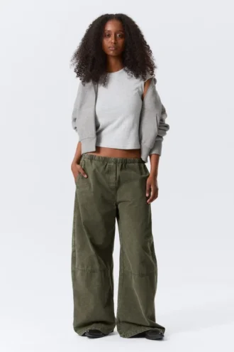Baggy-Hose aus gewaschenem Canvas mit niedriger Leibhöhe – gewaschenes Dunkelkhaki
