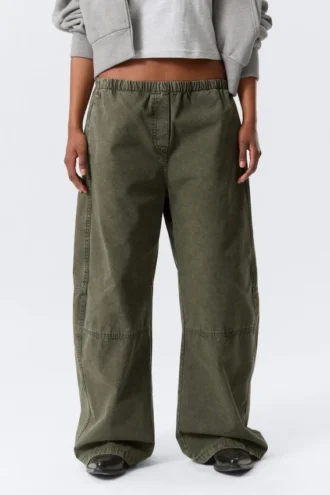 Baggy-Hose aus gewaschenem Canvas mit niedriger Leibhöhe – gewaschenes Dunkelkhaki
