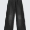 Baggy-Jogginghose mit mittlerer Leibhöhe und Nieten – Schwarz mit Print Baggy-Jogginghose mit mittlerer Leibhöhe und Nieten – Schwarz mit Print