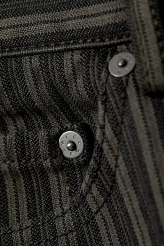 Baumwollhose mit Nadelstreifen und niedriger Taille – dunkelgrau gestreift