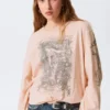 Bedrucktes Langarm-T-Shirt aus Baumwolle – bedruckt in Hellrosa Bedrucktes Langarm-T-Shirt aus Baumwolle – bedruckt in Hellrosa