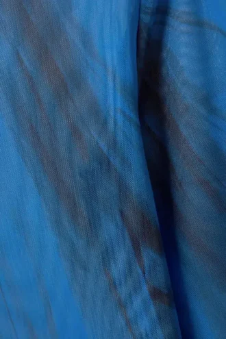 Bedrucktes Langarmshirt aus Mesh – Hellblau – Schwarze Striche