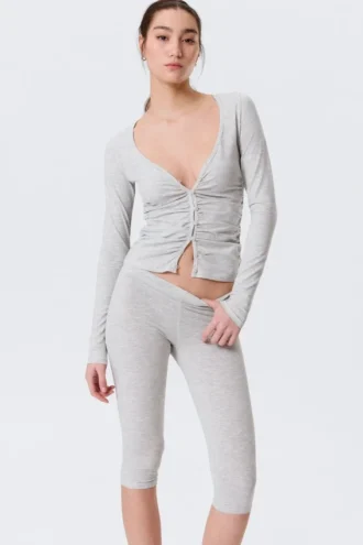 Belle B Strickjacke mit gerafftem V-Ausschnitt – Hellgrau meliert