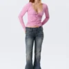 Belle B Strickjacke mit gerafftem V-Ausschnitt – Rosa Belle B Strickjacke mit gerafftem V-Ausschnitt – Rosa