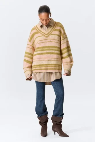 Übergroßer Strickpullover mit V-Ausschnitt – gestreift, gelb Übergroßer Strickpullover mit V-Ausschnitt – gestreift, gelb