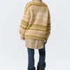 Übergroßer Strickpullover mit V-Ausschnitt – gestreift, gelb Übergroßer Strickpullover mit V-Ausschnitt – gestreift, gelb