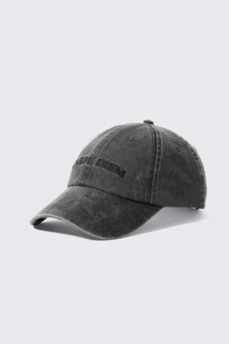 Bestickte Baseballkappe – gewaschen, schwarz – Carpe Diem