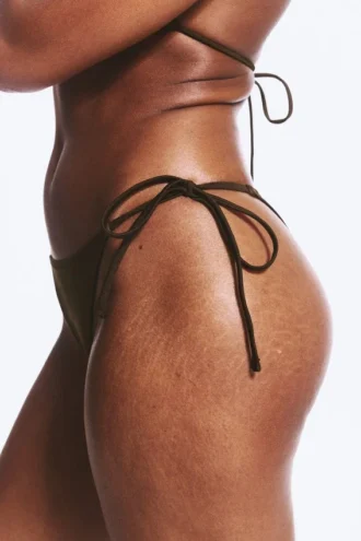 Bikini-Hose mit mittlerer Leibhöhe und Bindebändern – Dunkelbraun