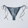 Bikini-Hose mit Trägern und Print – gestreift, dunkelblau Bikini-Hose mit Trägern und Print – gestreift, dunkelblau