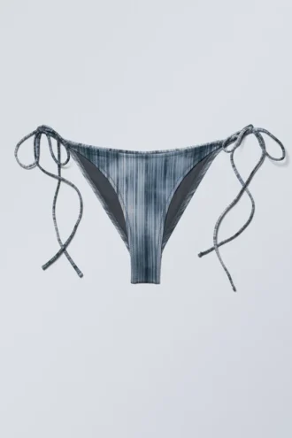 Bikini-Hose mit Trägern und Print – gestreift, dunkelblau