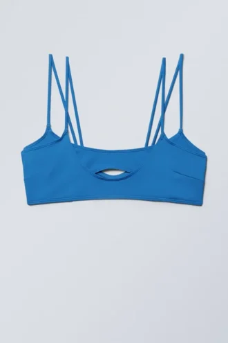Bikini-Oberteil mit Trägern und Lagenlook – Hellblau Bikini-Oberteil mit Trägern und Lagenlook – Hellblau