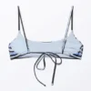 Bikini-Oberteil mit U-Ausschnitt – Blau gestreift Bikini-Oberteil mit U-Ausschnitt – Blau gestreift
