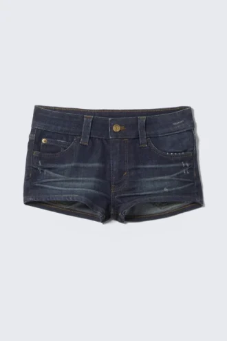 Booty Bei Low Rise Mini-Jeans-Shorts – Dunkelblau | Cheap Monday GB
