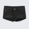 Booty Bei Low Rise Mini-Jeans-Shorts – Undone Black – Schwarz | Cheap Monday Gb
