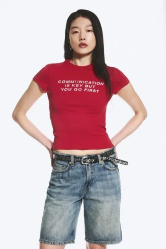 Boxy bedrucktes Kurzarm-T-Shirt – Rot – Communication