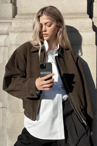 Boxy-Jacke aus Wildleder mit Reißverschluss – Dunkelbraun